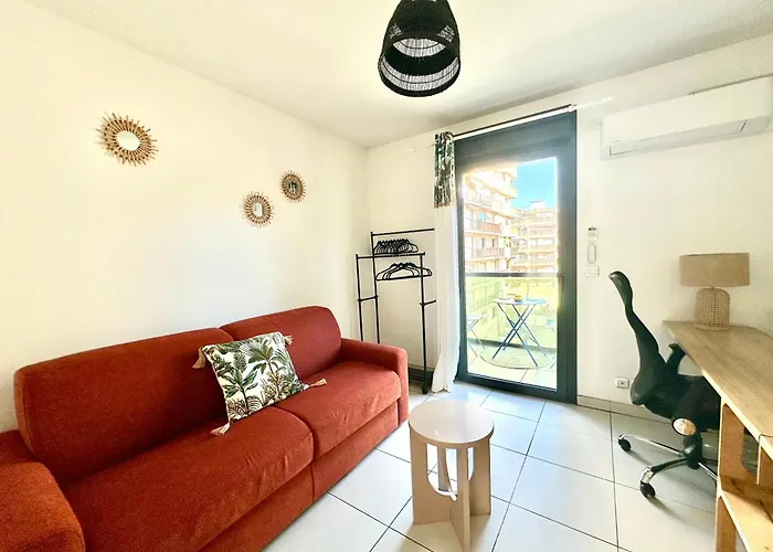 Apartment 600 M De La Promenade Des