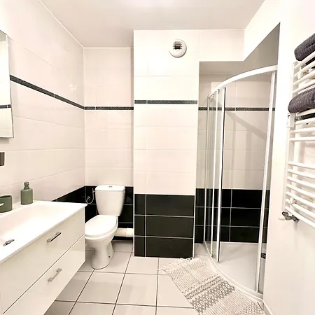 Appartement 600 M De La Promenade Des *